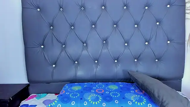 Snapshot of Miaelliee chatting on 12-14-24, 07:46 Miaelliee online show from 12-14-24, 07:46