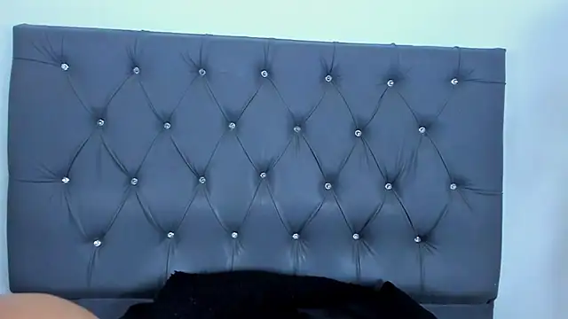 Snapshot of Miaelliee chatting on 12-18-24, 07:52 Miaelliee online show from 12-18-24, 07:52