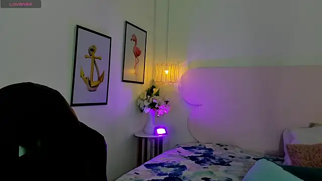 naomiii   online show from 09-29-25, 11:49