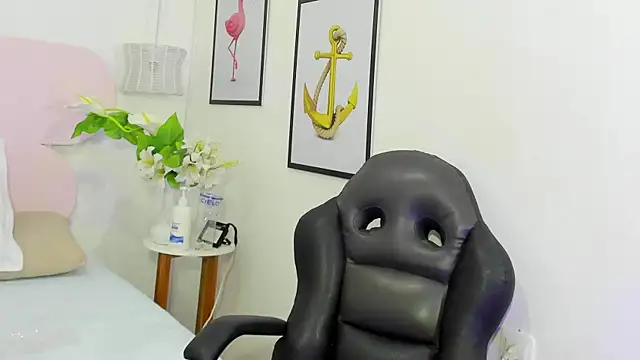 naomiii   online show from 10-15-25, 11:40