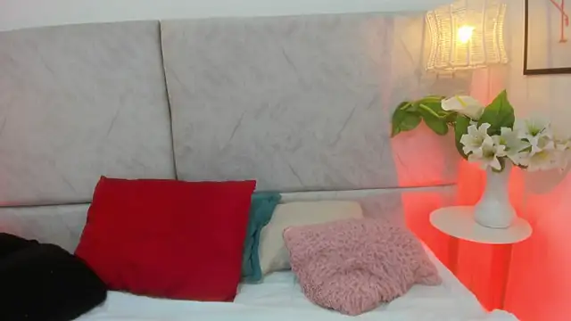 naomiii   online show from 03-04-26, 11:40