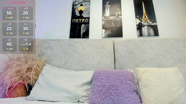 naomiii   online show from 04-18-26, 11:56