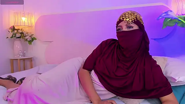 naomiii   online show from 10-18-25, 11:51