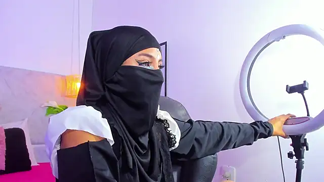 naomiii   online show from 10-24-25, 12:04