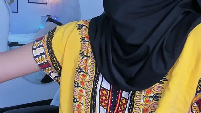 naomiii   online show from 12-20-25, 01:47