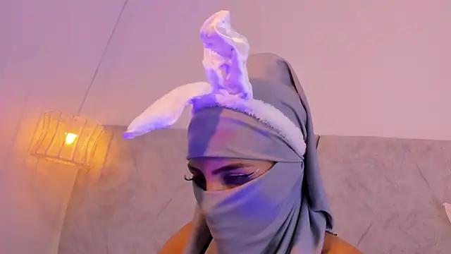 naomiii   online show from 11-10-25, 11:37