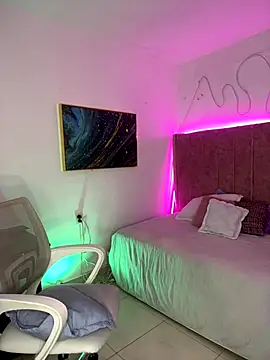 naomiii   online show from 09-20-25, 03:11