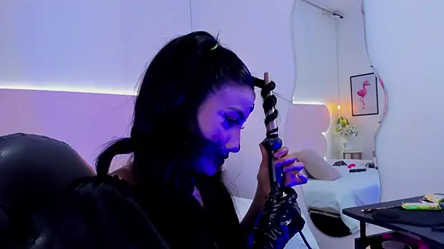 naomiii   online show from 10-09-25, 12:17