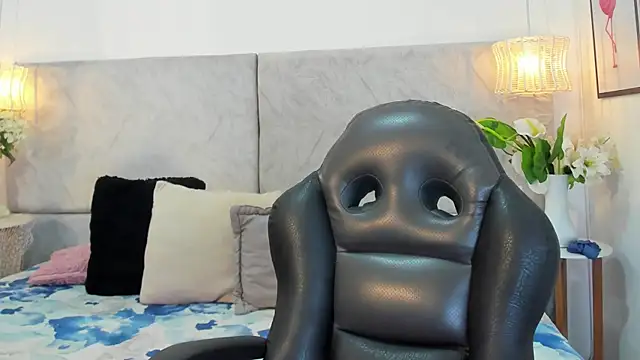 naomiii   online show from 11-24-25, 06:52