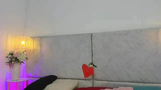 naomiii   online show from 02-19-26, 11:40