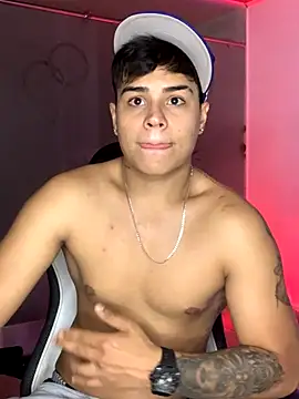 SantiagoReyesFtt online show from 10-22-25, 05:07