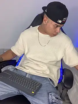 SantiagoReyesFtt online show from 03-11-25, 08:19