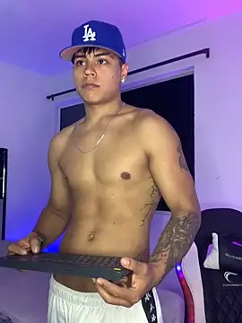 SantiagoReyesFtt online show from 12-08-24, 12:24