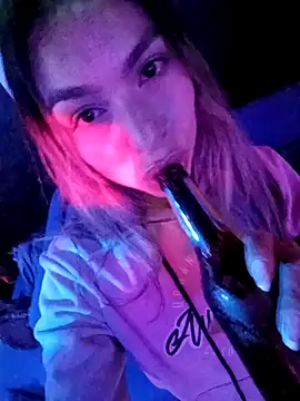 Snapshot of Karolgood3 chatting on 02-14-25, 11:53 Karolgood3 online show from 02-14-25, 11:53