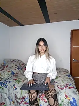 Snapshot of Karolgood3 chatting on 03-23-25, 05:00 Karolgood3 online show from 03-23-25, 05:00