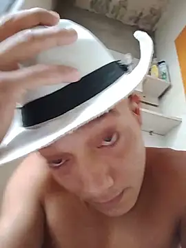Snapshot of tayson_ chatting on 06-10-26, 11:44 tayson online show from 06-10-26, 11:44