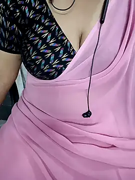 Snapshot of Yours_Radika chatting on 01-20-25, 04:01 Yours Radika online show from 01-20-25, 04:01