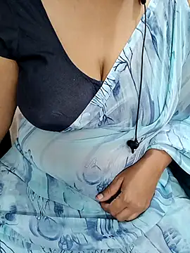 Snapshot of Yours_Radika chatting on 03-01-25, 04:33 Yours Radika online show from 03-01-25, 04:33