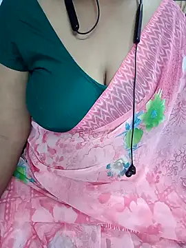 Snapshot of Yours_Radika chatting on 01-17-25, 04:47 Yours Radika online show from 01-17-25, 04:47