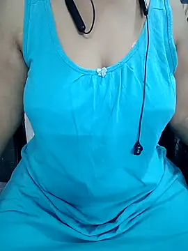 Snapshot of Yours_Radika chatting on 01-13-25, 12:41 Yours Radika online show from 01-13-25, 12:41