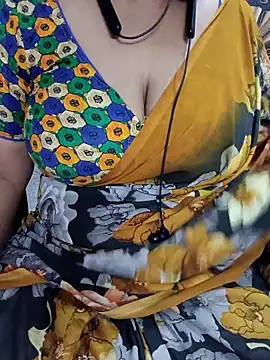 Snapshot of Yours_Radika chatting on 02-18-25, 03:20 Yours Radika online show from 02-18-25, 03:20