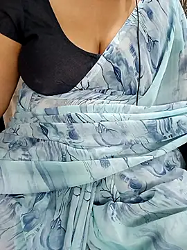 Snapshot of Yours_Radika chatting on 03-01-25, 07:37 Yours Radika online show from 03-01-25, 07:37