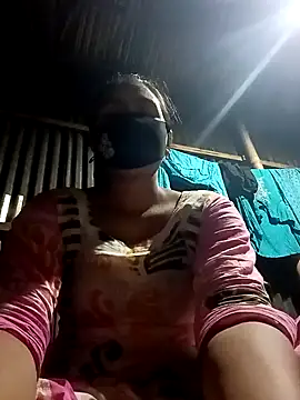 Snapshot of HenaAra chatting on 01-03-25, 12:29 HenaAra online show from 01-03-25, 12:29