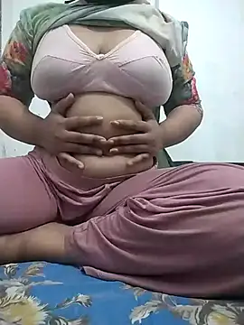 Snapshot of HenaAra chatting on 03-01-26, 03:01 HenaAra online show from 03-01-26, 03:01