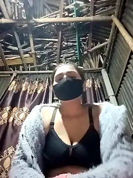 Snapshot of HenaAra chatting on 02-06-25, 05:40 HenaAra online show from 02-06-25, 05:40