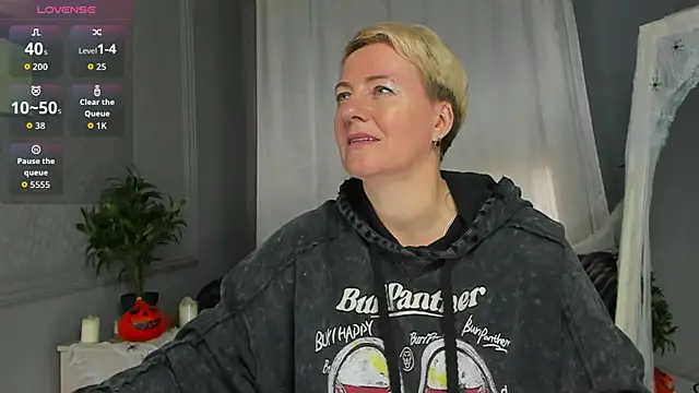 Nika Smit online show from 10-31-25, 10:12