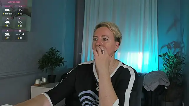 Nika Smit online show from 10-17-25, 09:34