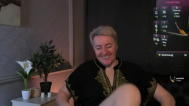 Nika Smit online show from 04-11-26, 05:15