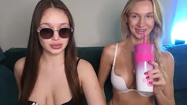 Snapshot of Megan_Kira chatting on 02-22-25, 12:29 Megan Kira online show from 02-22-25, 12:29