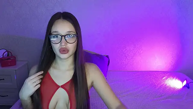 Snapshot of Megan_Kira chatting on 02-14-25, 06:02 Megan Kira online show from 02-14-25, 06:02