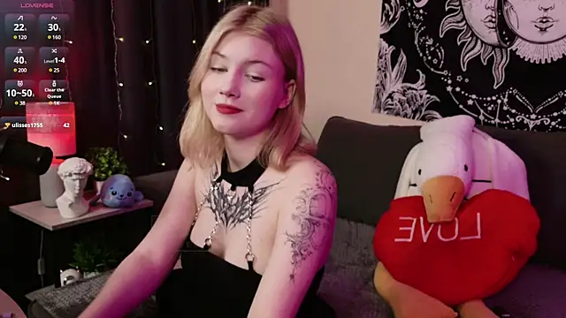 Snapshot of HellenHornny chatting on 03-06-25, 01:46 HellenHornny online show from 03-06-25, 01:46