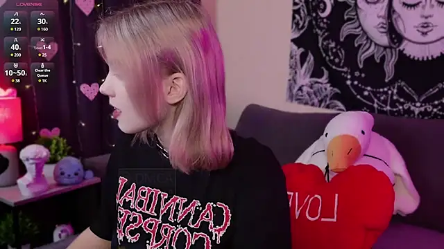 Snapshot of HellenHornny chatting on 02-17-25, 10:40 HellenHornny online show from 02-17-25, 10:40