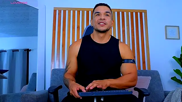 Snapshot of estebandelouis chatting on 05-24-26, 01:16 estebandelouis online show from 05-24-26, 01:16