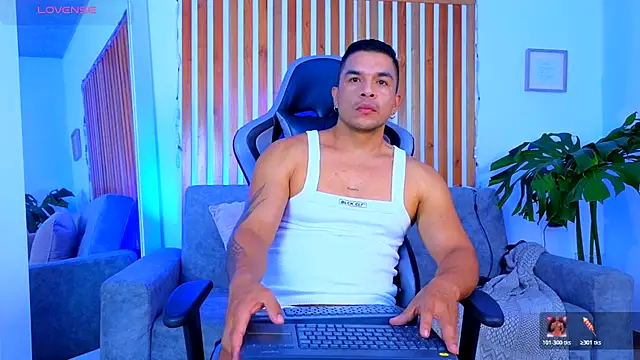 Snapshot of estebandelouis chatting on 05-26-26, 08:23 estebandelouis online show from 05-26-26, 08:23