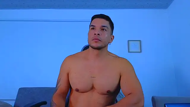Snapshot of estebandelouis chatting on 07-15-26, 12:23 estebandelouis online show from 07-15-26, 12:23