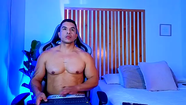 Snapshot of estebandelouis chatting on 05-10-26, 02:15 estebandelouis online show from 05-10-26, 02:15