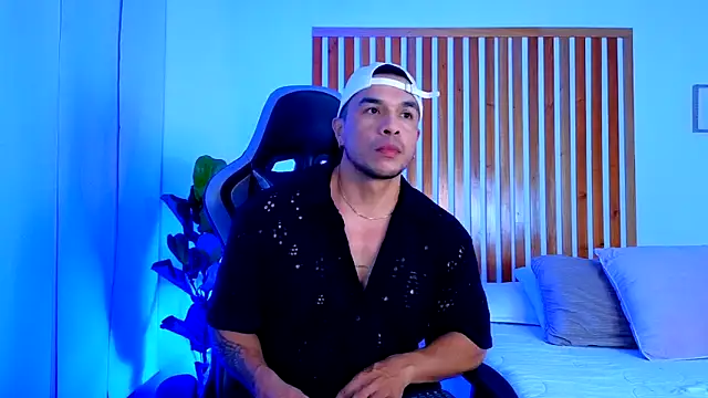 Snapshot of estebandelouis chatting on 05-09-26, 12:47 estebandelouis online show from 05-09-26, 12:47