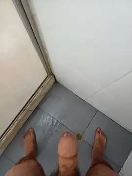 ManuRod1981 online show from 12-27-24, 04:21