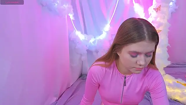 AlisiaSpinnet  online show from 11-04-25, 03:38