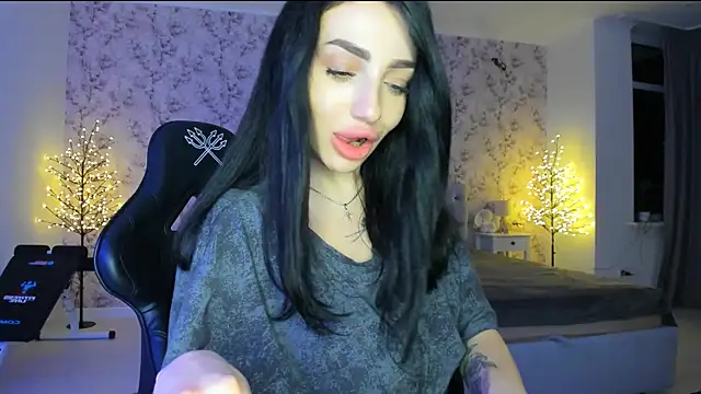 Snapshot of NancyLovee_ chatting on 12-21-25, 04:25 NancyLovee online show from 12-21-25, 04:25