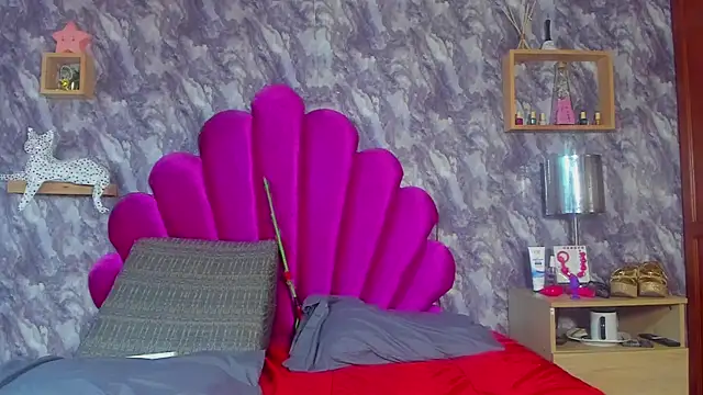 EMMAPARISS online show from 11-18-25, 02:42