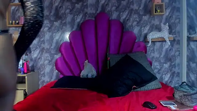 EMMAPARISS online show from 12-21-25, 01:35