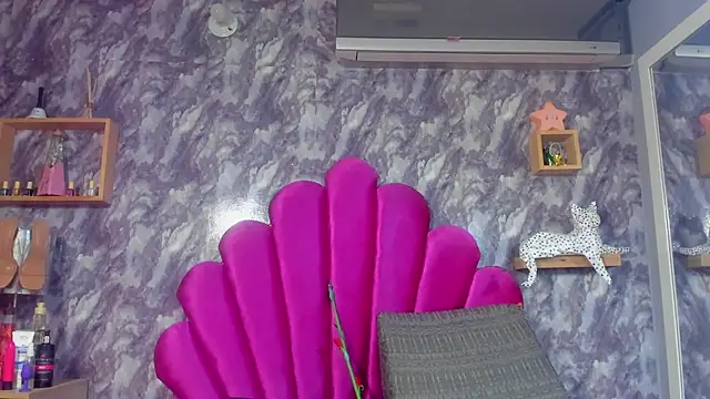 EMMAPARISS online show from 12-19-25, 12:07