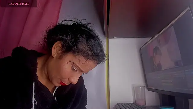 Nenita Hot  online show from 10-17-25, 02:37