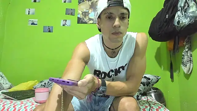 Snapshot of MikeRose94 chatting on 06-06-26, 06:46 MikeRose94 online show from 06-06-26, 06:46