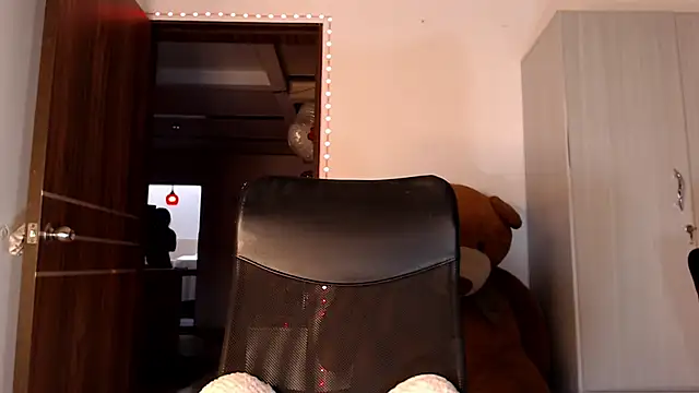 Snapshot of mistressbigcock777 chatting on 05-03-26, 12:31 mistressbigcock777 online show from 05-03-26, 12:31